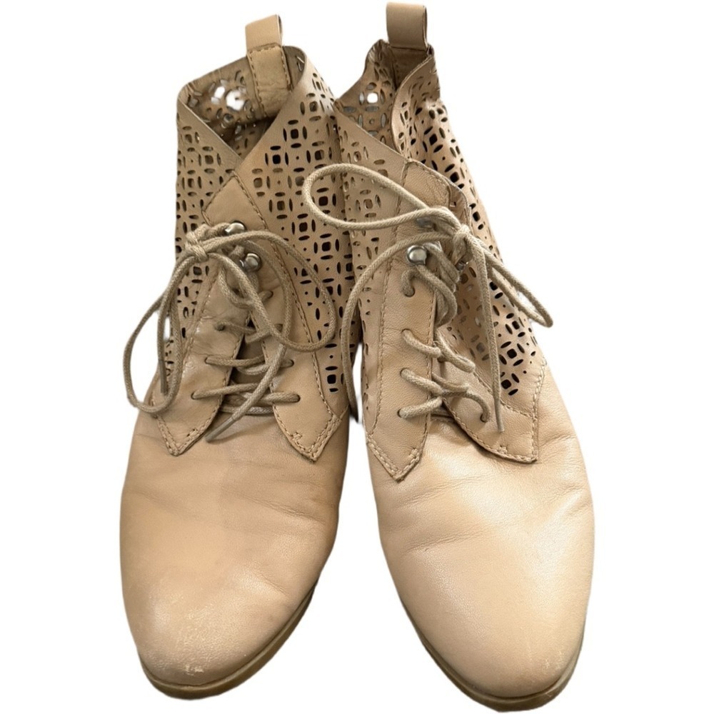 Lucky Brand Hirro beige leather laser-cut ankle booties Size 9.5 Western Cottage - Picture 2 of 8